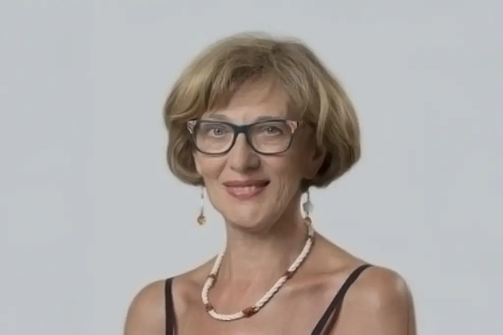 Françoise BIZOUARD est Masseur-Kinésithérapeute spécialisée en rééducation périnéale, grade de Chevalier dans l’ordre national du Mérite
