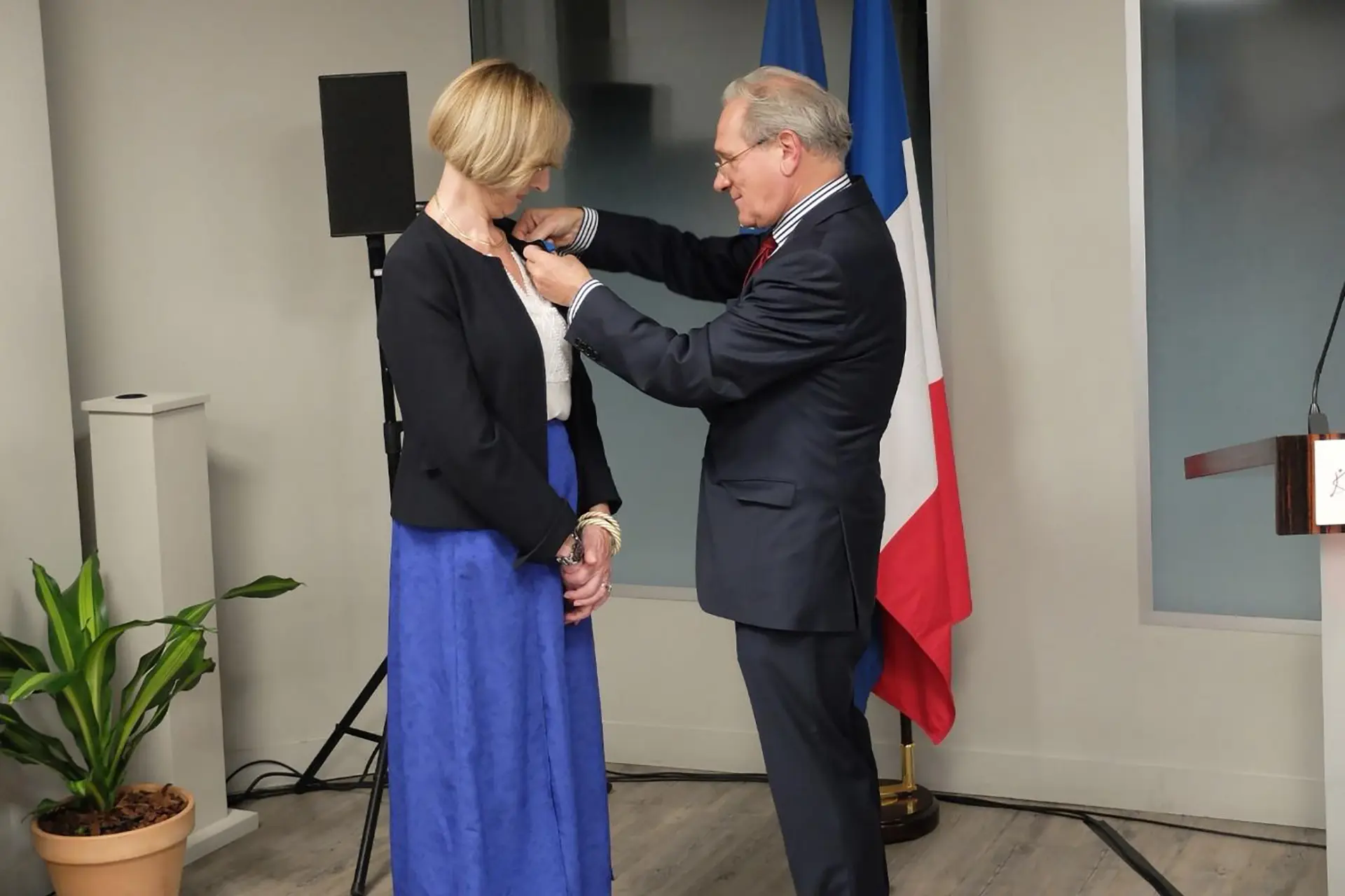Françoise BIZOUARD, Directrice de Mémoire au CEERRF reçoit la distinction Chevalier de l’Ordre national du Mérite
