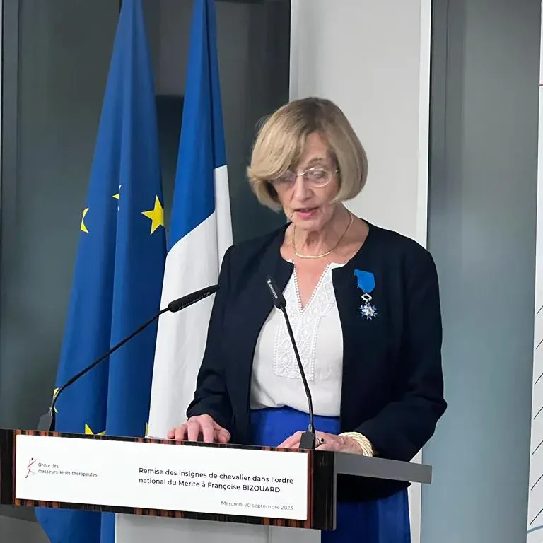 Françoise BIZOUARD, Directrice de Mémoire au CEERRF reçoit la distinction Chevalier de l’Ordre national du Mérite