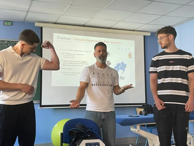 Vasileios K2 main Semaine internationale : la Grèce représentée par le Dr Vasileios Kokarakis